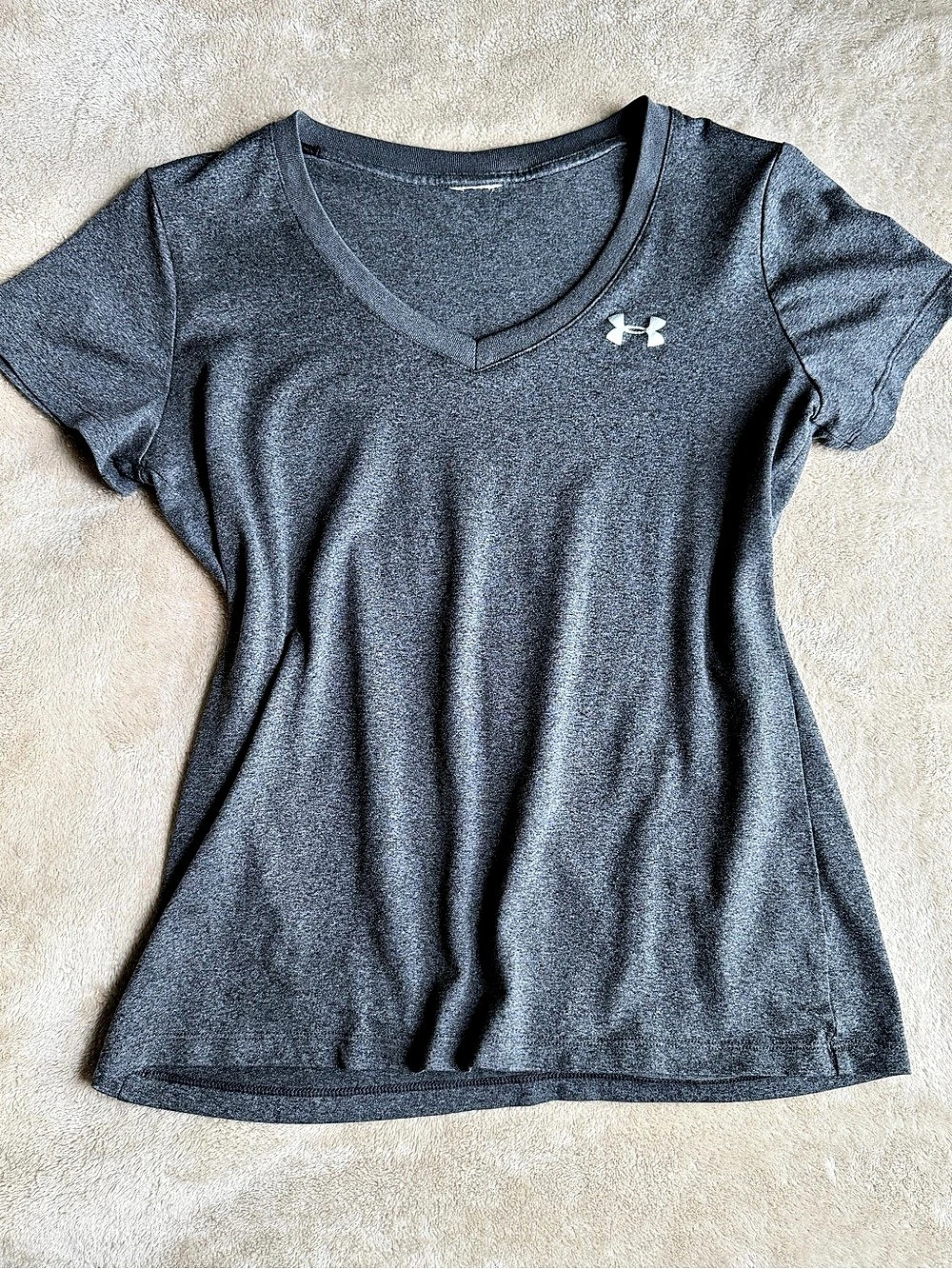 Under Armour Women's Athletic Small Short Sleeve V-Neck Tee in Gray